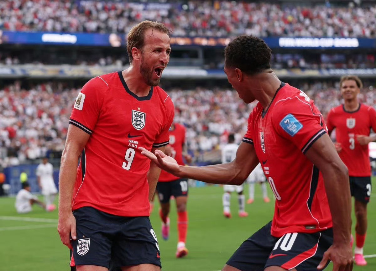 英格兰2-0完胜巴拿马锁定出线头名：凯恩超越莱因克尔成射手王，贝林厄姆一传一射，