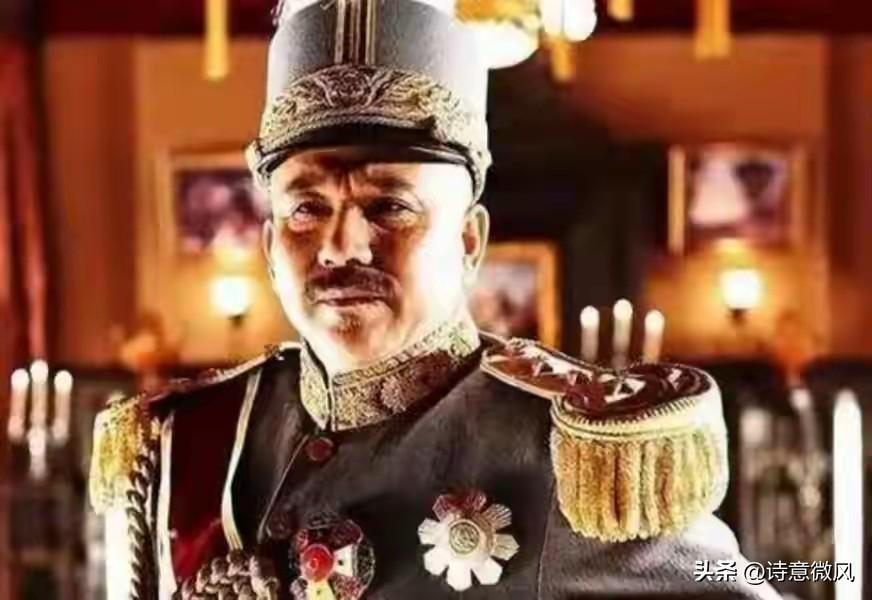 袁世凯为何放着总统不当，非要当众叛亲离的皇帝呢？
 
回看袁世凯的一生，这个看似