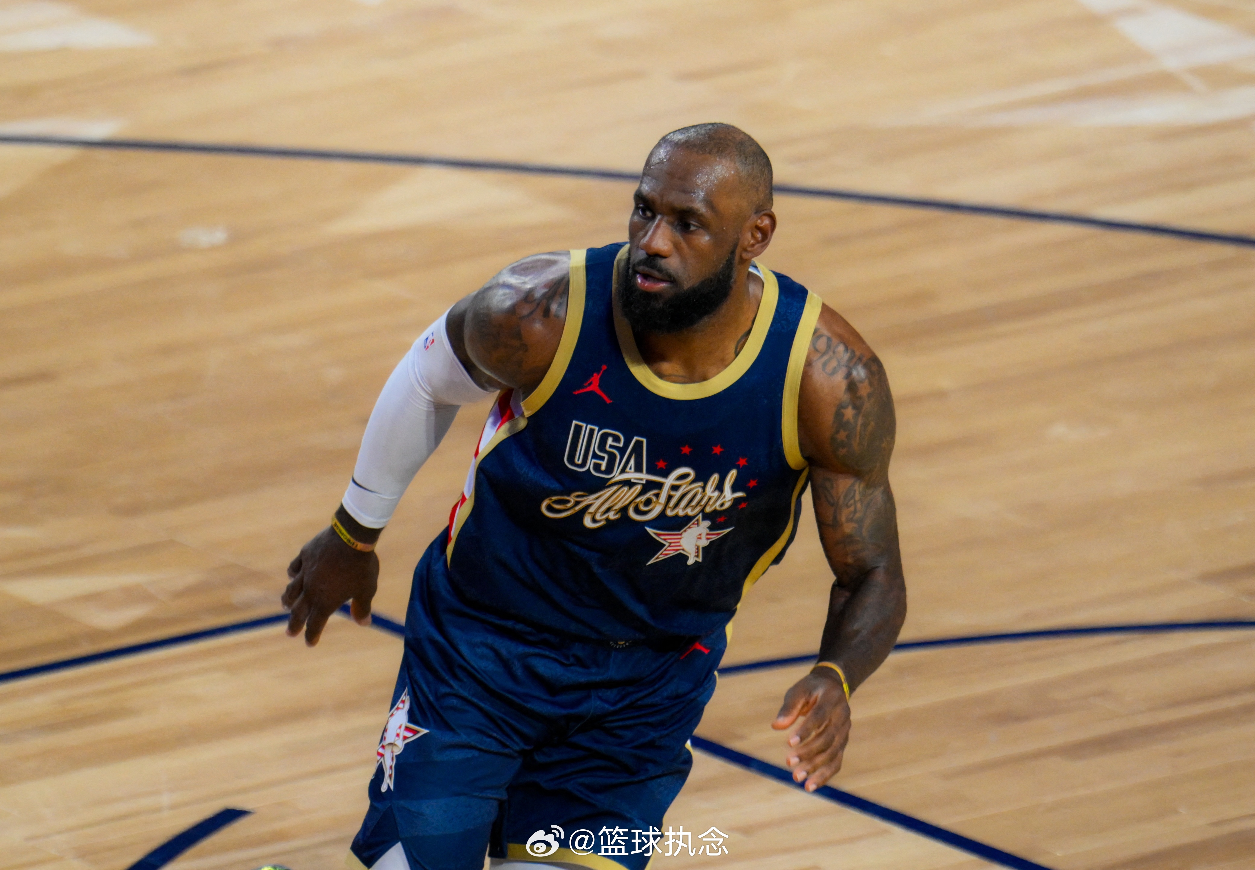 奥尼尔喊话詹姆斯：“作为球员和球迷，我彻底看腻了NBA扣篮大赛。过去15年，我们
