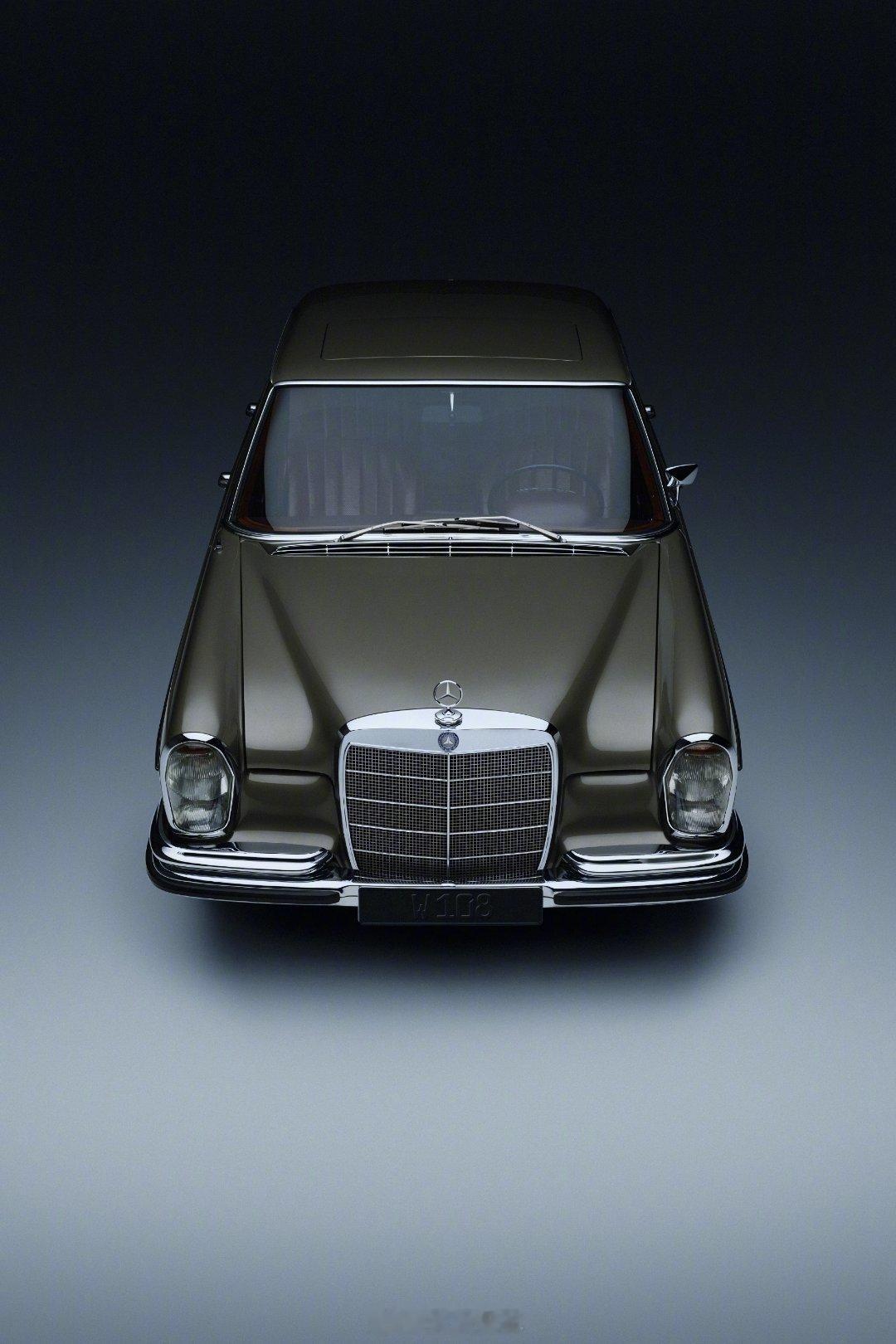 140年前卡尔·本茨造了第一台车，让想去哪就去哪成了可能。奔驰陪伴了我们140年