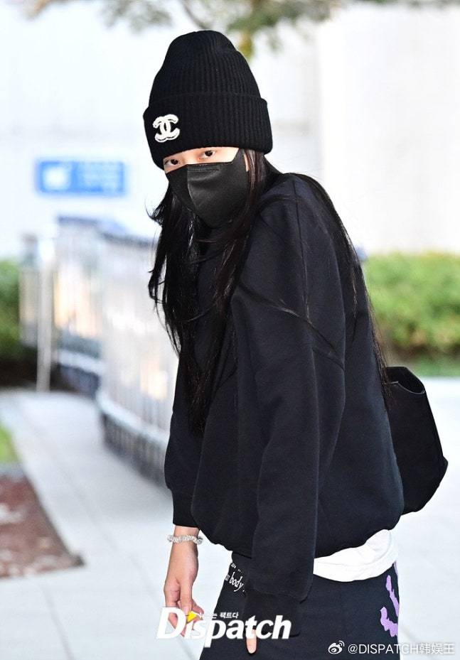 23日，BLACKPINK[超话] 经金浦商务航空中心出发，前往泰国出席海外日程
