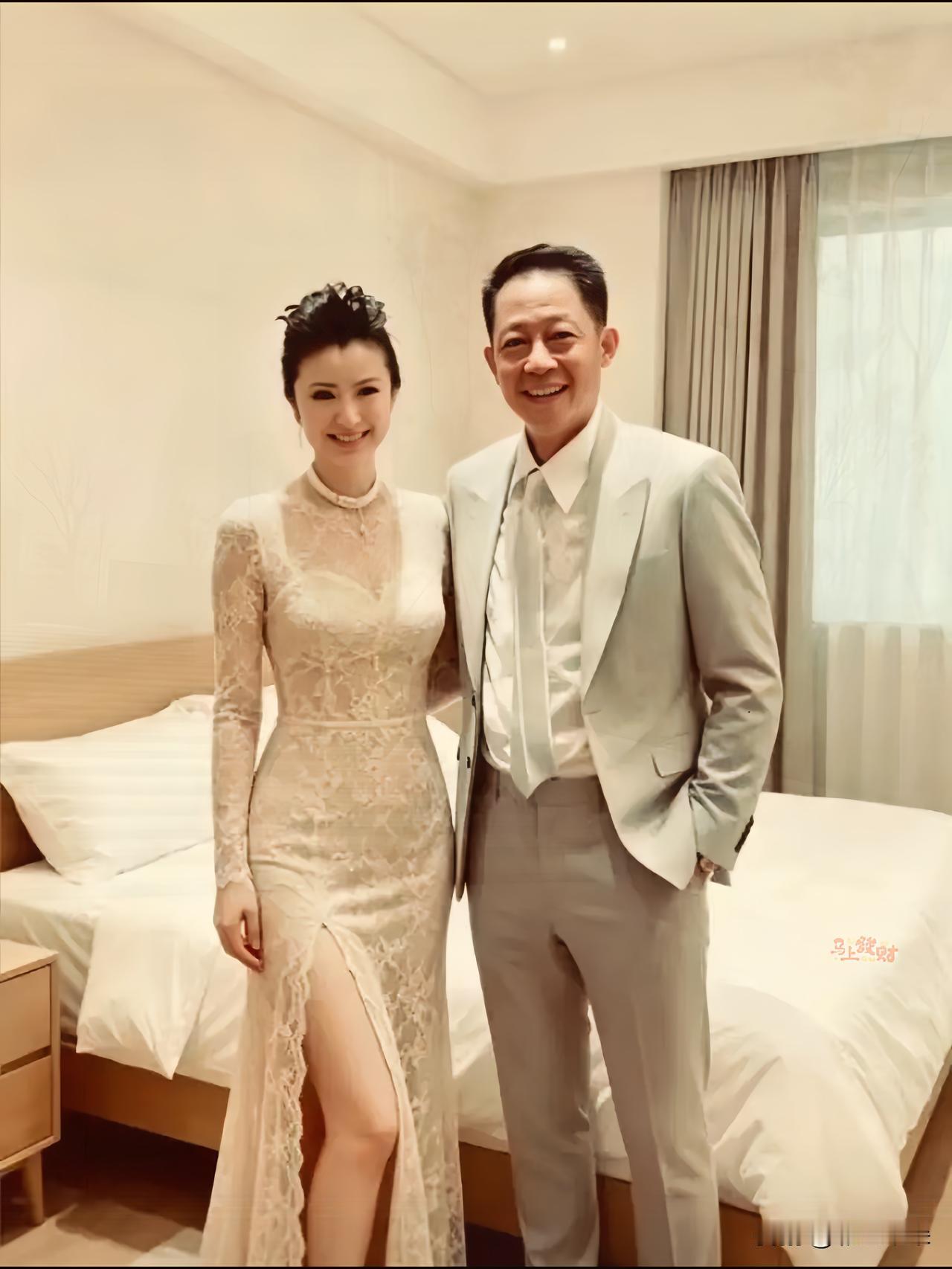 是女强人陈坚红。

说来挺有意思，陈坚红以前可是坚定的不婚主义者，后来因为有了身