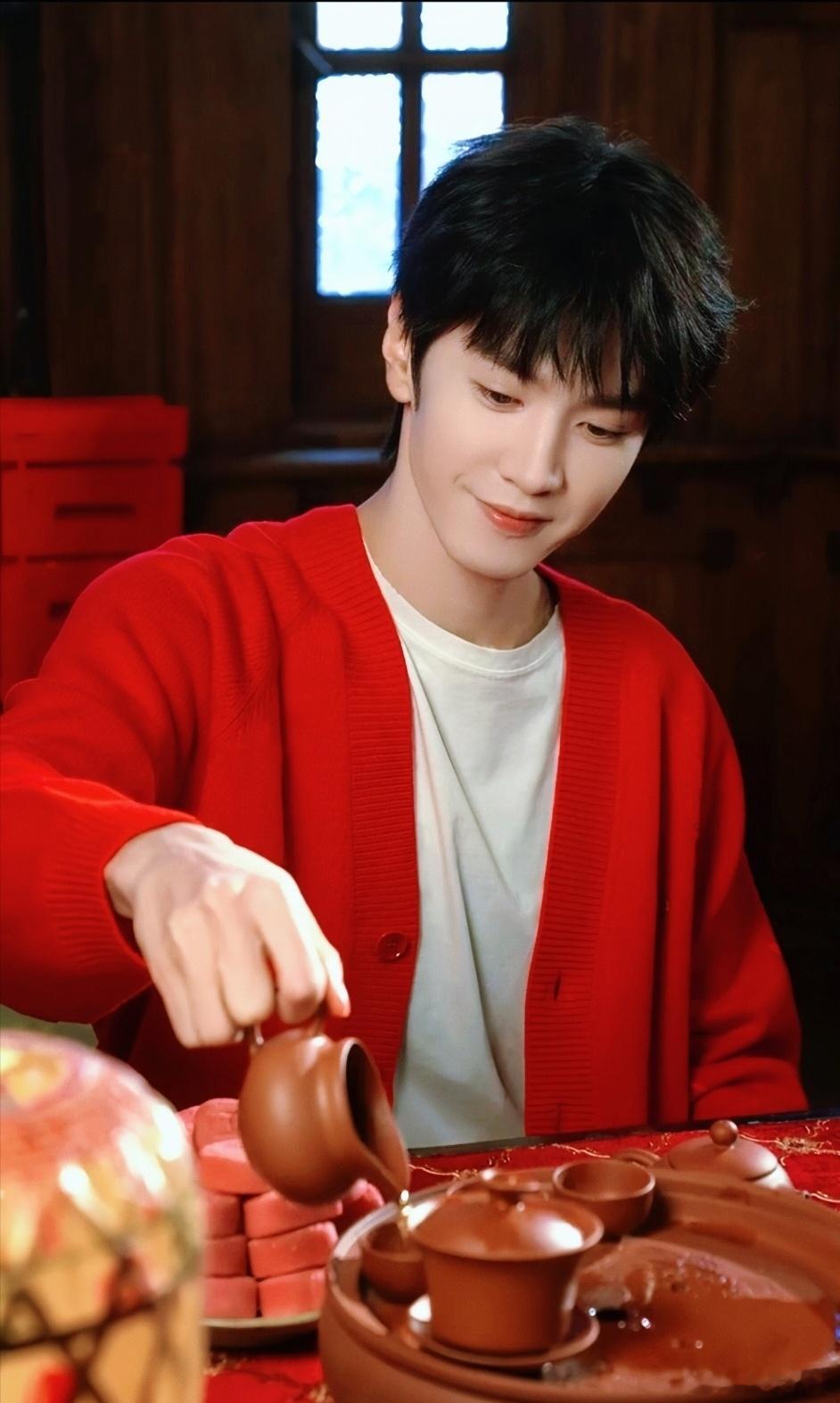 陈哲远回复白鹿昨天晚上陈哲远在除夕夜发红包后，白鹿在他的评论区互动，陈哲远回复白