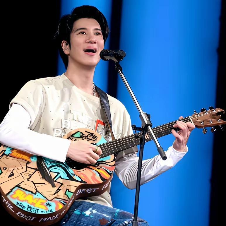 昨晚王力宏成都演唱会，直接炸翻全场！谁能想到，舞台上除了活力四射的真人伴舞，竟还