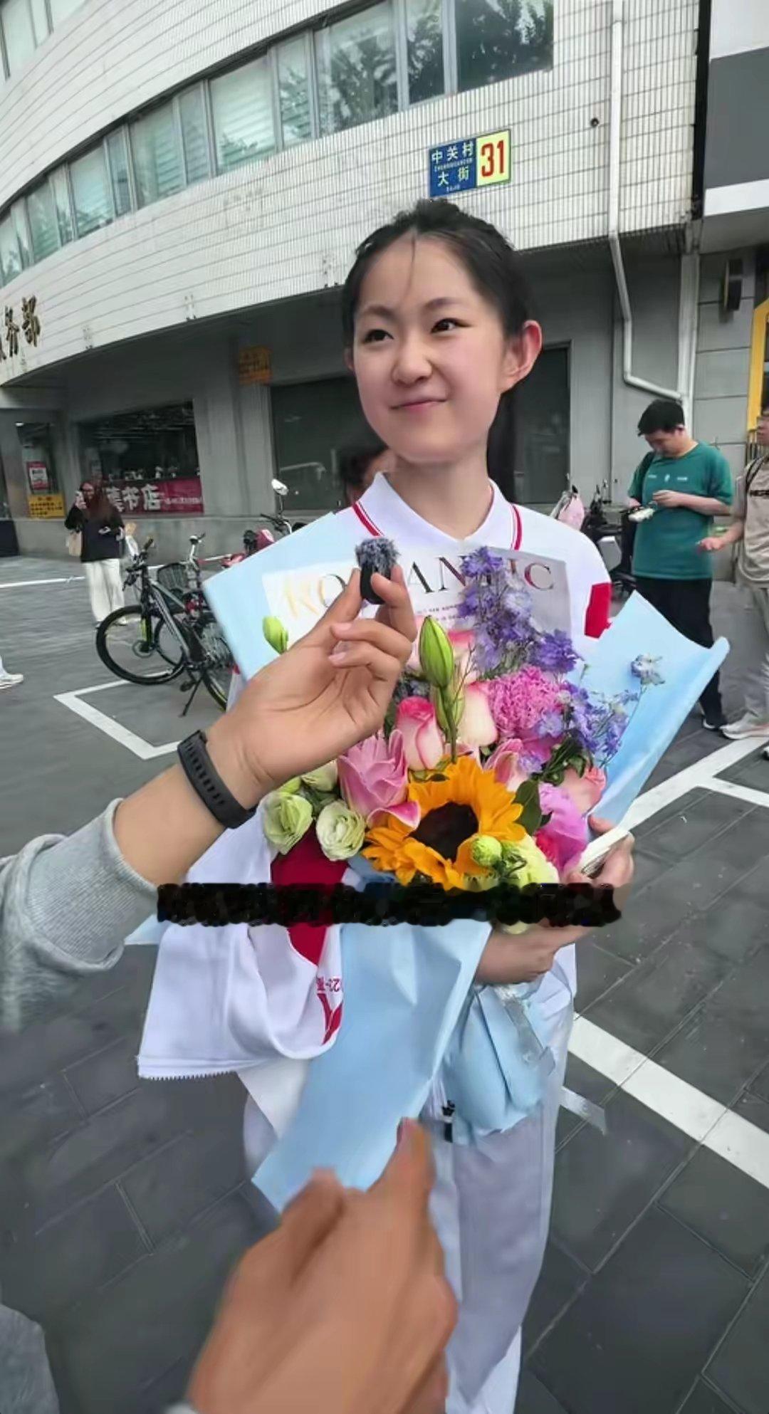 今天最美考生是来自人大附中的一位女生，长的太好看了 