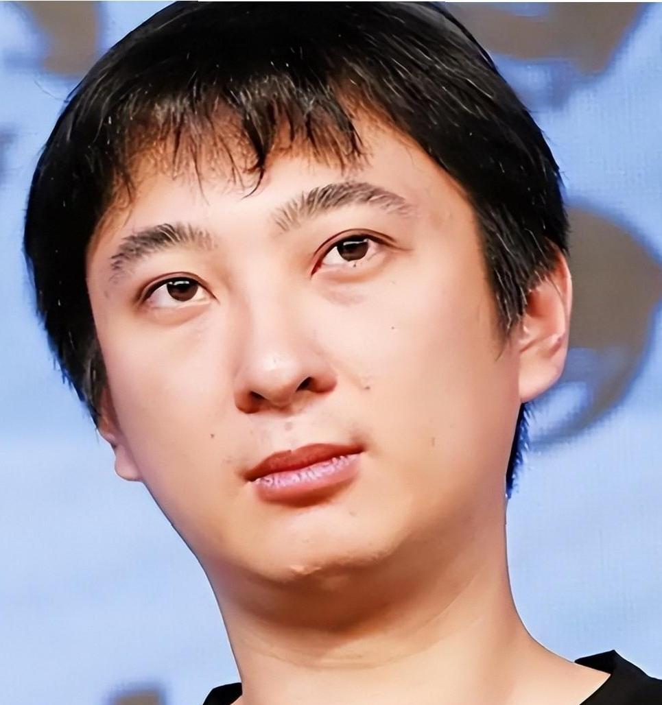 71岁王健林刚背36亿巨债，黄一鸣突然摊牌："图钱有啥错？"王思聪私生女传闻越扒
