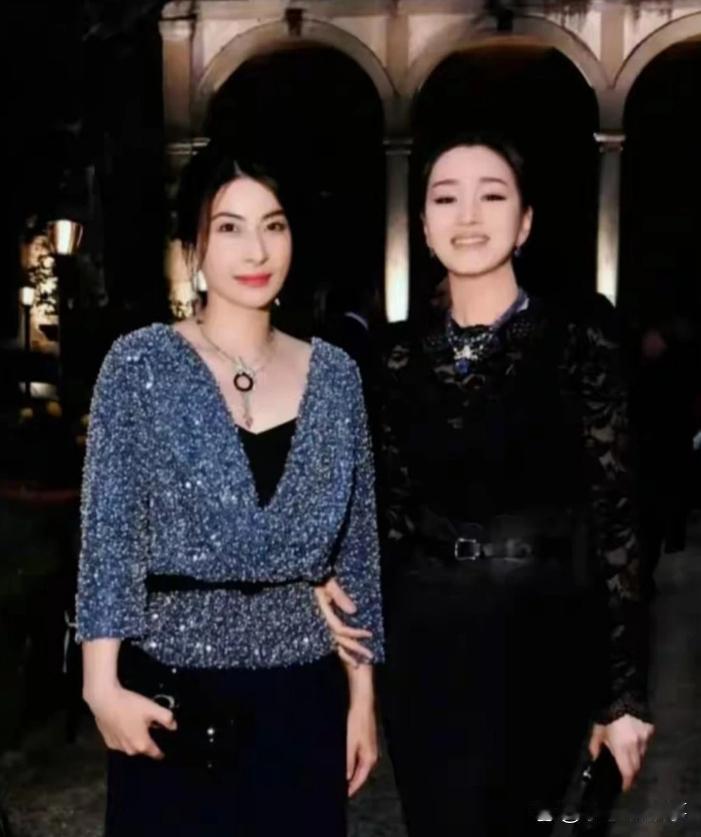 郭晶晶单独看不算特别惊艳，但一合照，那股子自信劲儿，谁都不输！这就是冠军自带的！