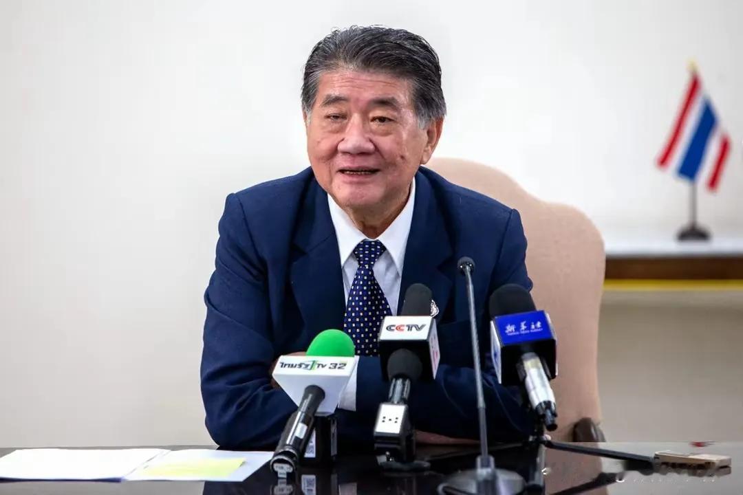 柬埔寨陆军对469号高地发起猛攻。为啥呢？这高地战略位置太重要，拿下它就能掌握点
