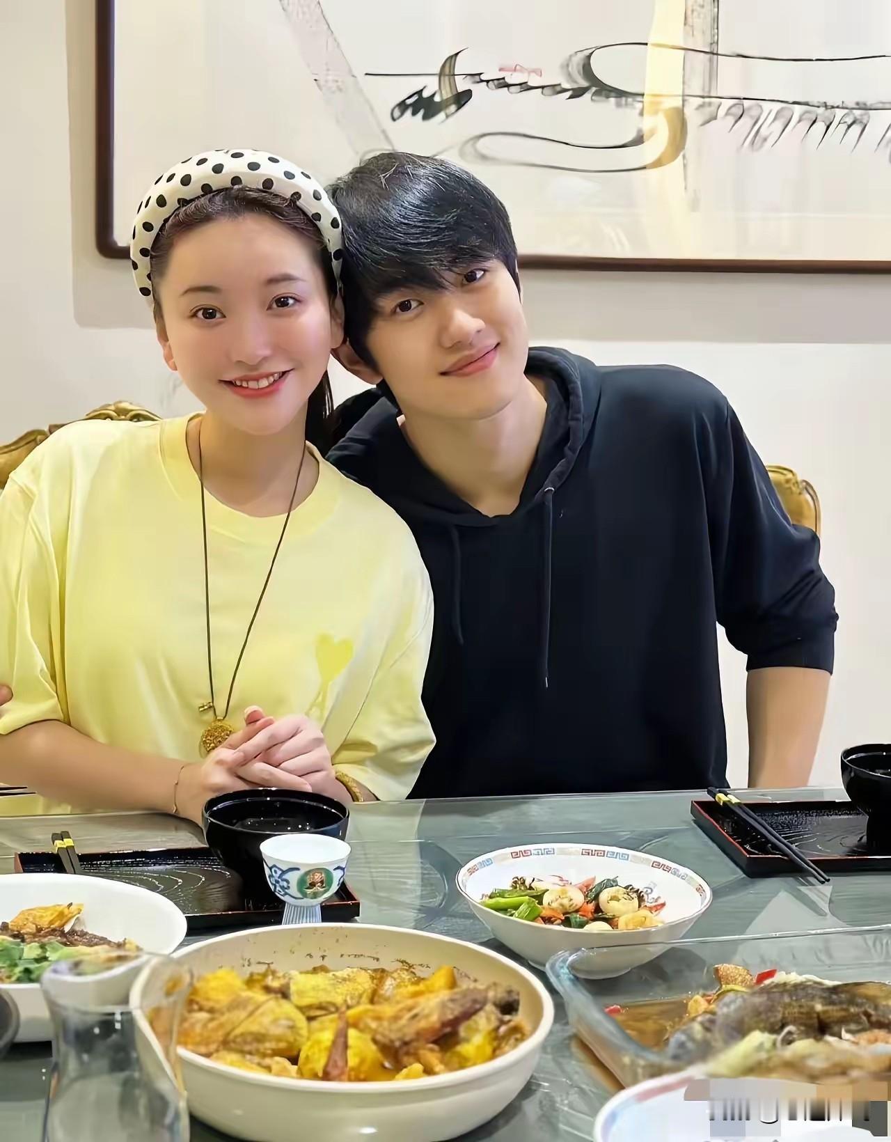 最让我震惊的
不是金沙44了，也不是她再婚过，更不是孙丞潇她相差19岁，而是孙妈