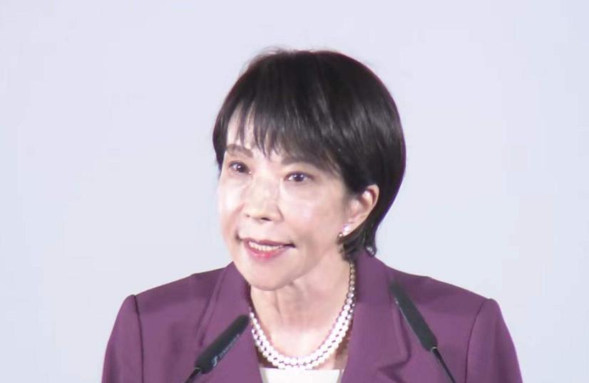 日本彻底乱了！
不用中国收拾他们。
他们自己就把自己玩死了！

上千人围住首相官