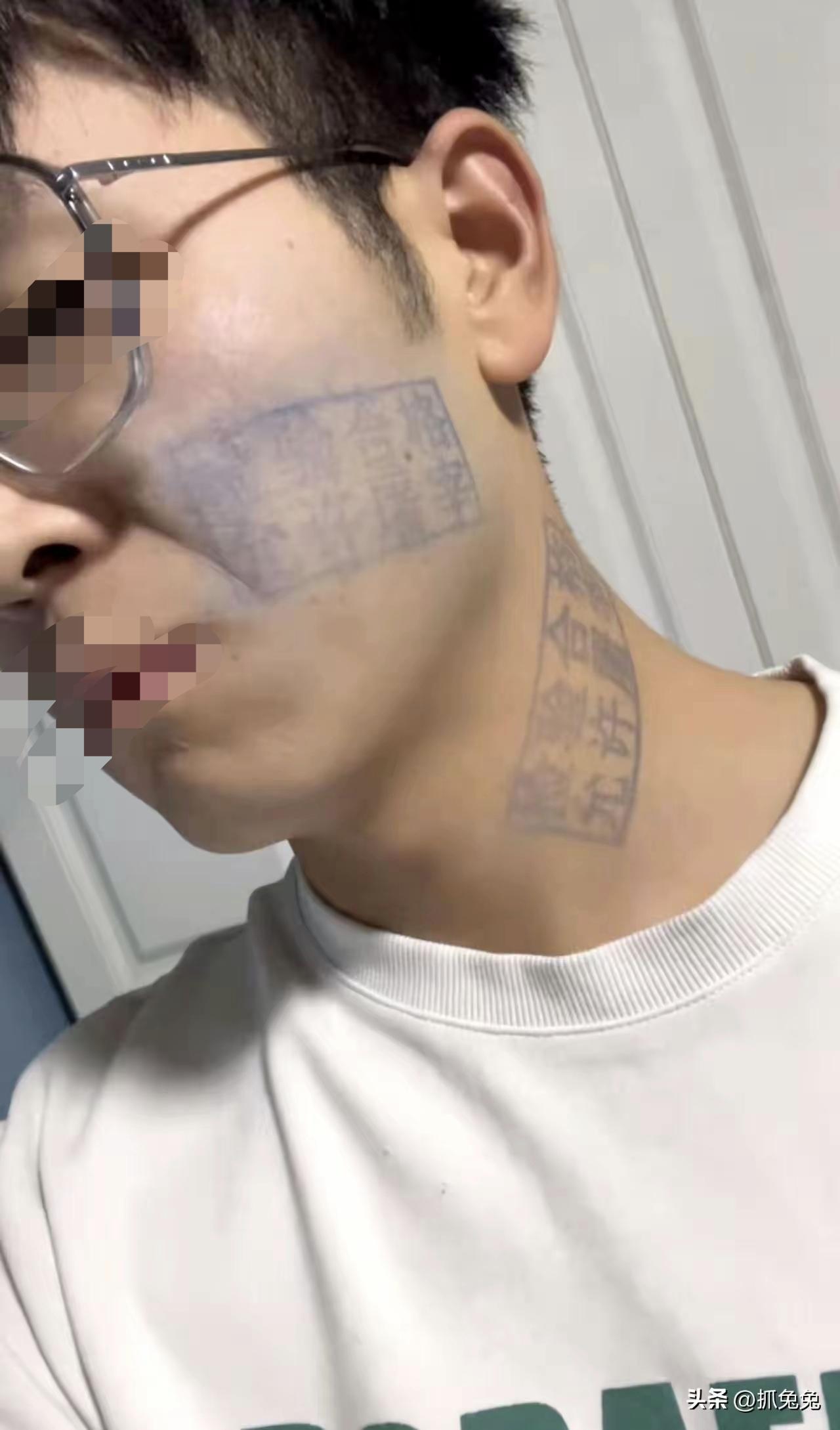 这样的行为，构不构成“滥用职权”的行为？涉嫌不涉嫌“侮辱他人人格罪”的罪名？
