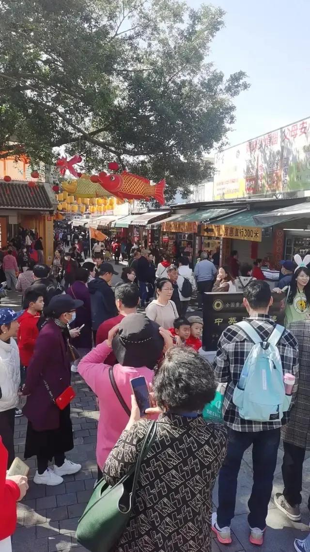 去这里不要买香烟，不要买电子产品，数码产品！买点食品，奶粉，日用品之类还是可以…