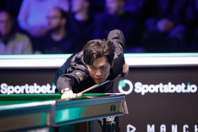 霍金斯晋级巡回锦标赛8强 2026斯诺克巡回锦标赛12进8轮次，巴里·霍金斯10