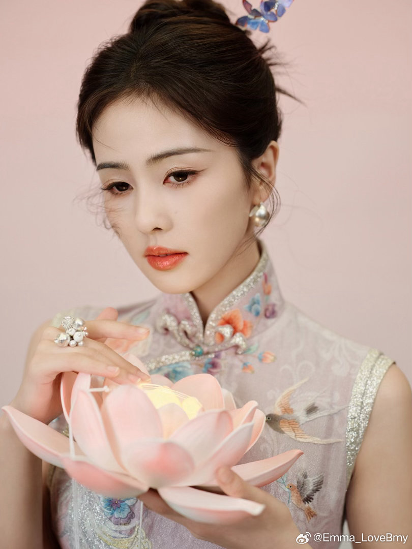 白鹿🥀白鹿王韵娜🥀白鹿开到荼蘼闭上眼 坠入万花世界 探索梦境路线 漫步间 穿