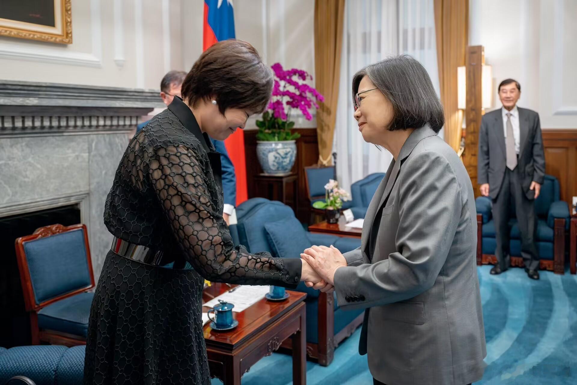 安倍有事一周年！安倍昭恵窜到中国台湾省与台独势力举行庆祝安倍死掉一周年盛大活动，