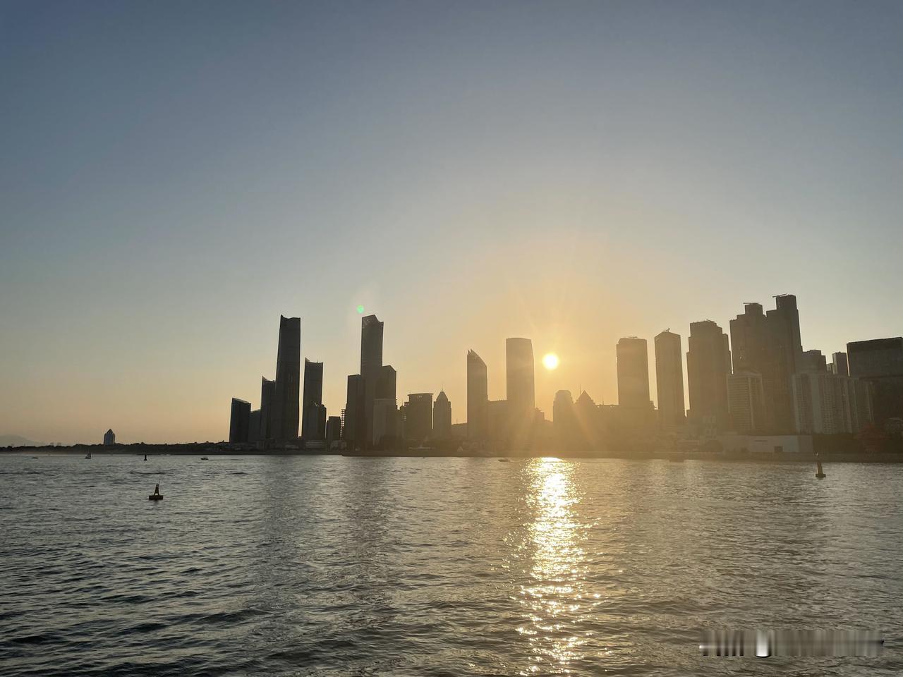 【昨日客流】
7月27日（周一）
武汉城市轨道交通线网客运量（含换乘）为388.