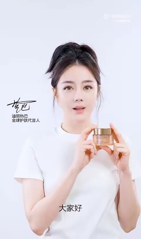 这都不是她了吧，一点热巴的样子都没了。 