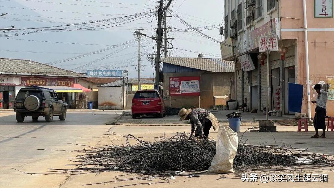 缅北老街市持续清理废旧电线！

老街市长期管理混乱，尤其是果敢四大家族时期，根本