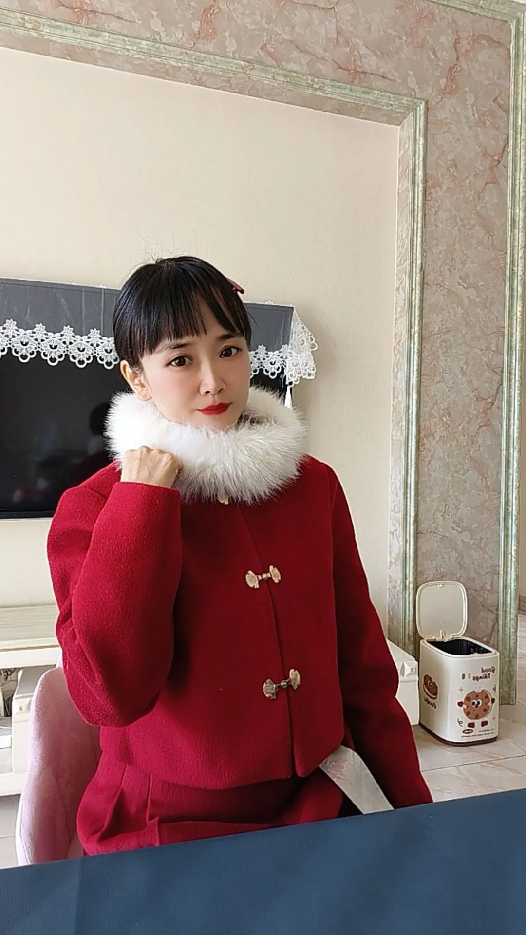 日子再穷，也不要挂在嘴边，没有人给你钱花，工作再累，也别喊累，没有人无...