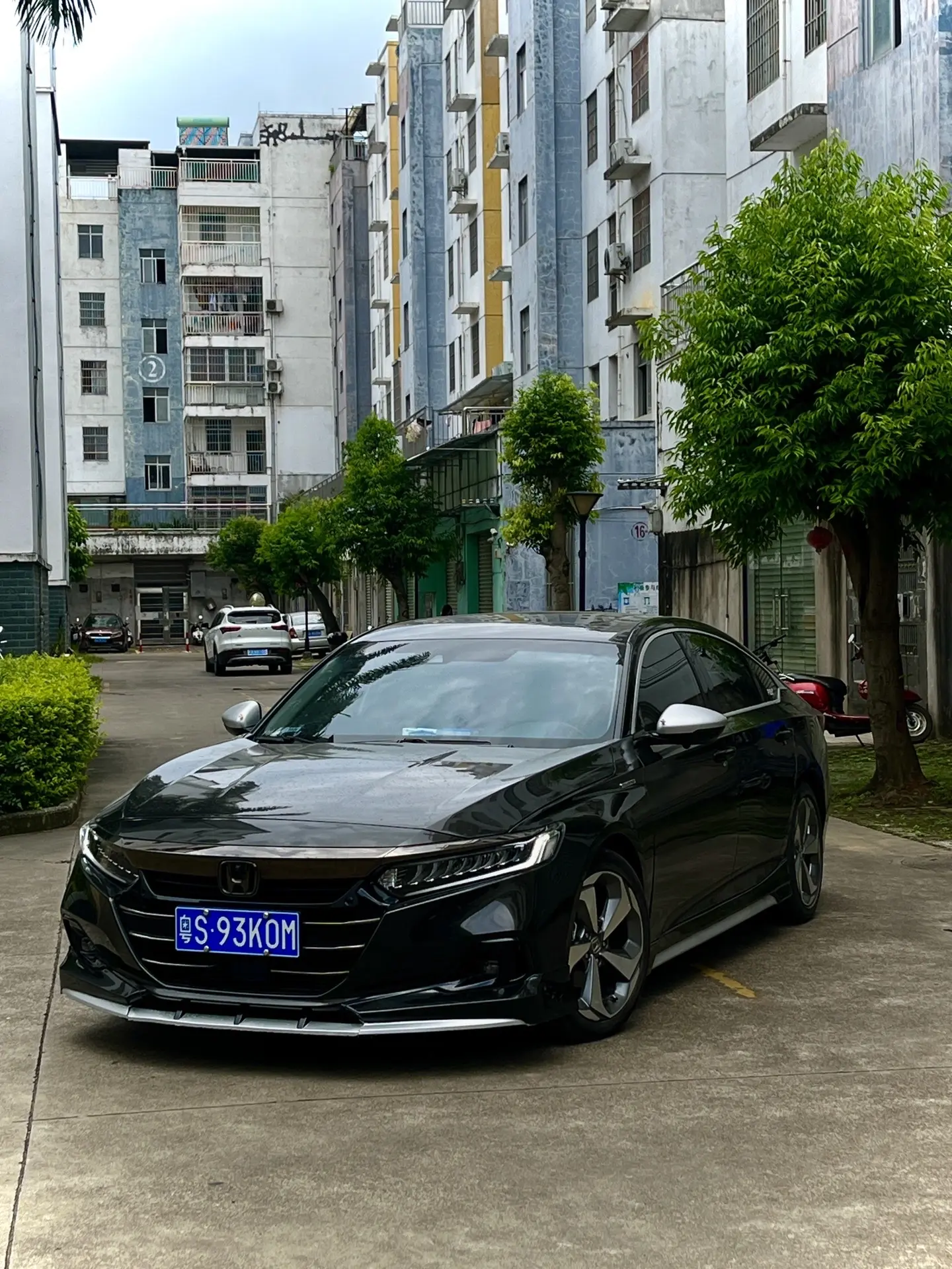 人总是执着于第一眼喜欢上的东西。