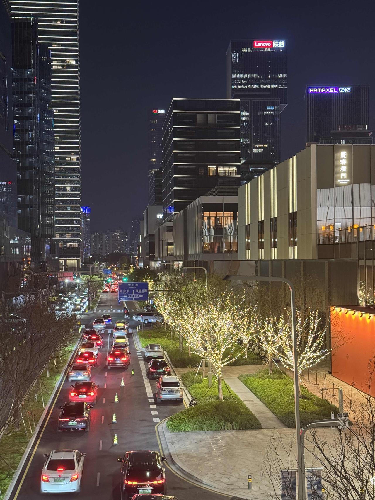 深圳这次真的要涨了，我估计五月份核心区就要暴涨了，现在组团来深圳买房的人太多了，