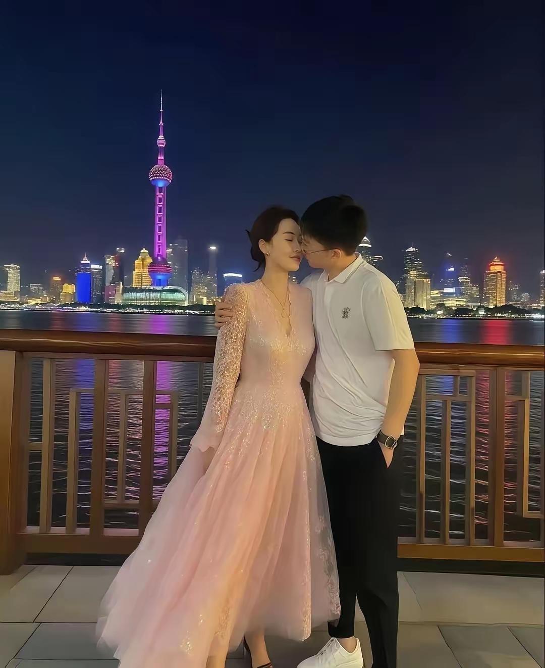 遇到贵人先立业，遇到良人就先成家。遇到富婆，那就是成家又立业[偷笑]

姐姐一身