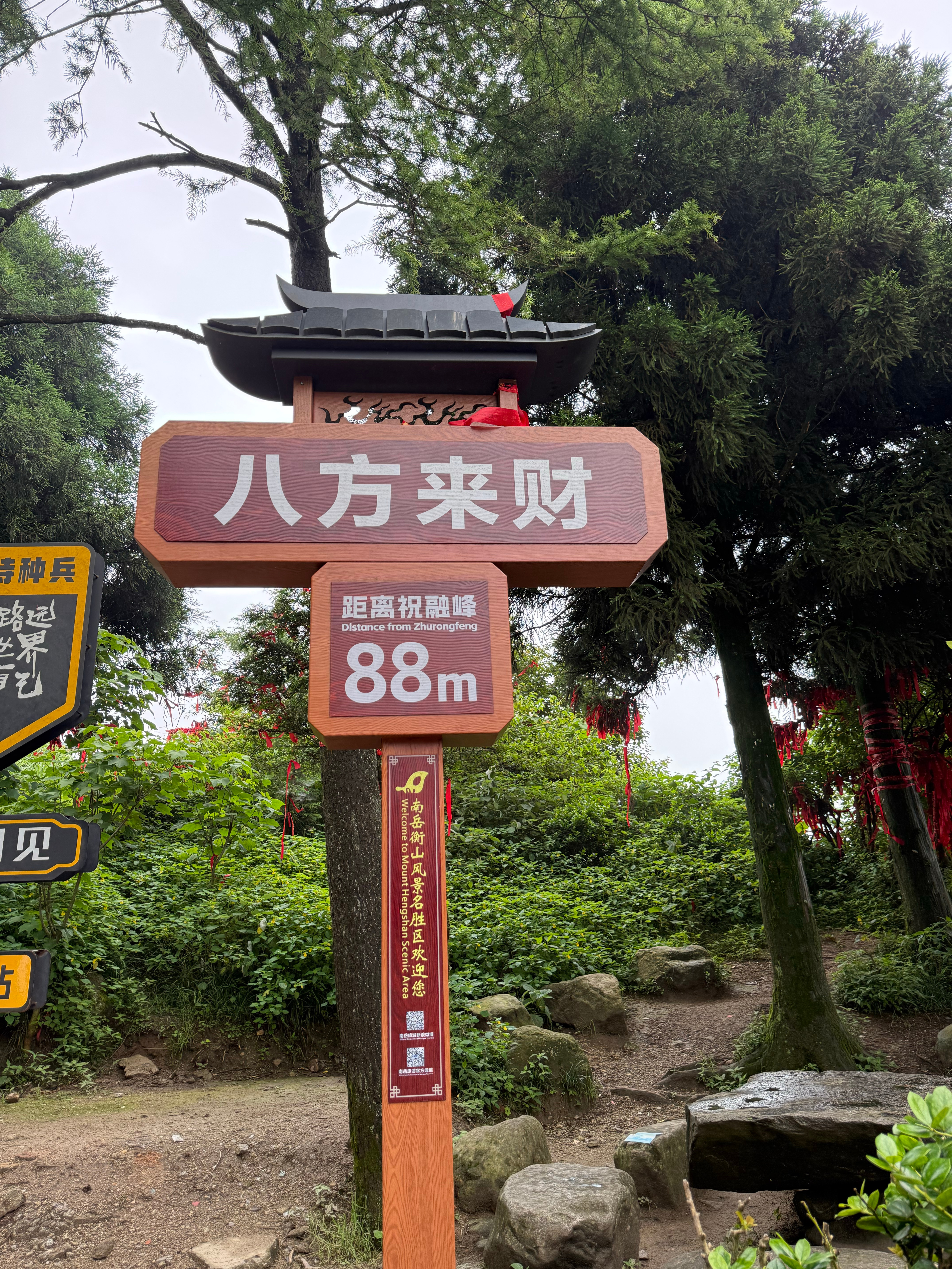 早☕️！昨天大盘小幅缩量347亿，以3.52万亿成交量收涨46.63个基点，周五