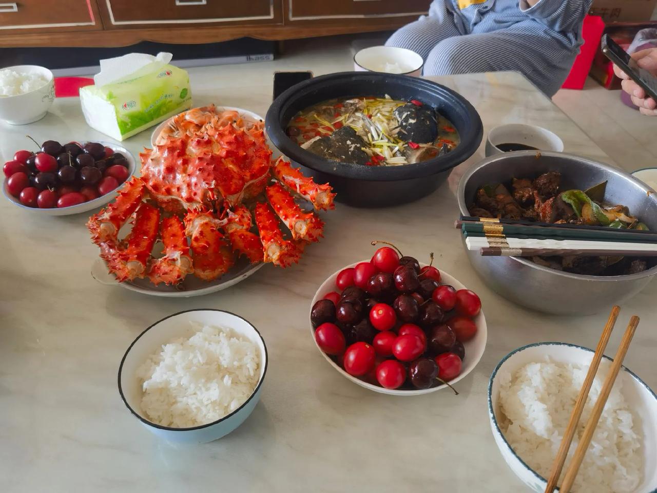 晚饭太晚，
简单了点儿，
凑合一下。