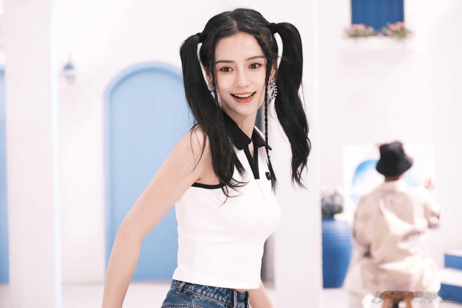 angelababy angelababy 时间予我千万种满心欢喜，沿途逐枝怒放