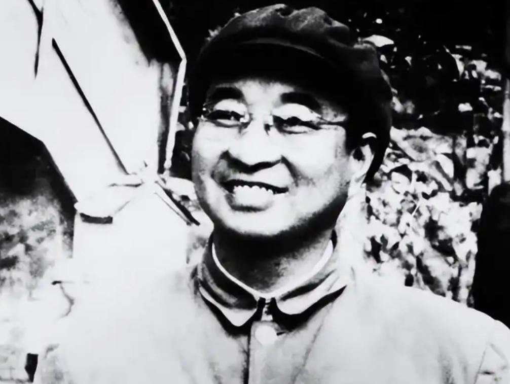 1950年，陈赓的女儿出生后，一个女兵看了孩子一眼，脱口而出：“司令员的女儿怎么