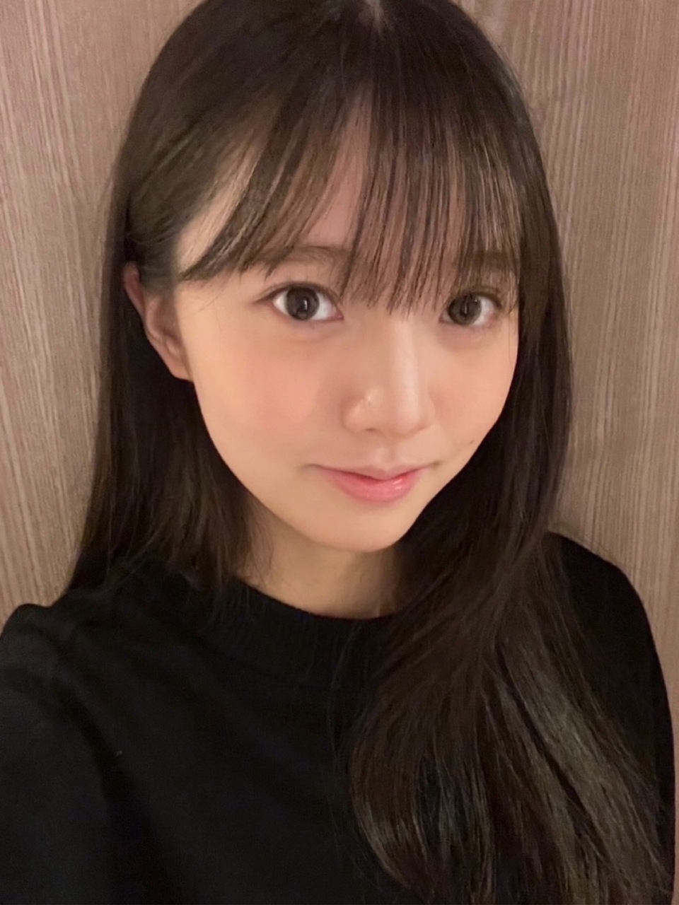 海邉朱莉「激寒の北海道と長野県で撮影していただきました。もはや伝説、強風の涙岬。