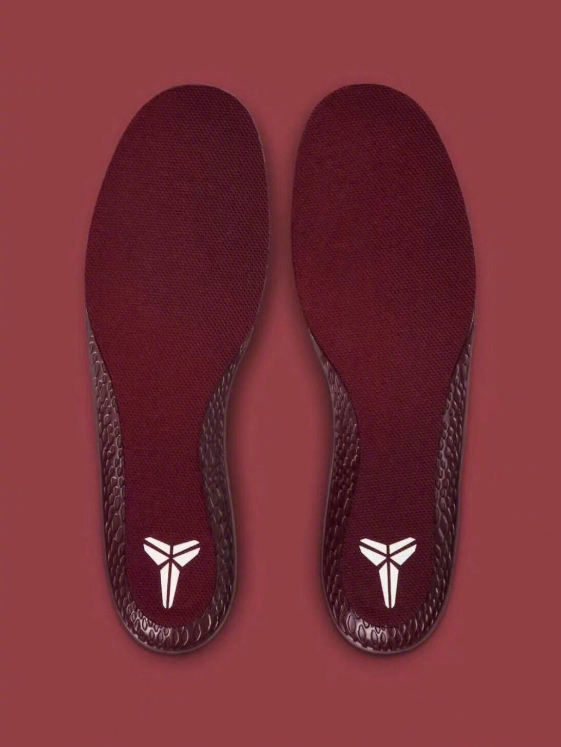 科比20周年限定款即将发布！曼巴红白经典这双承载曼巴精神的经典板鞋，红白撞色+细