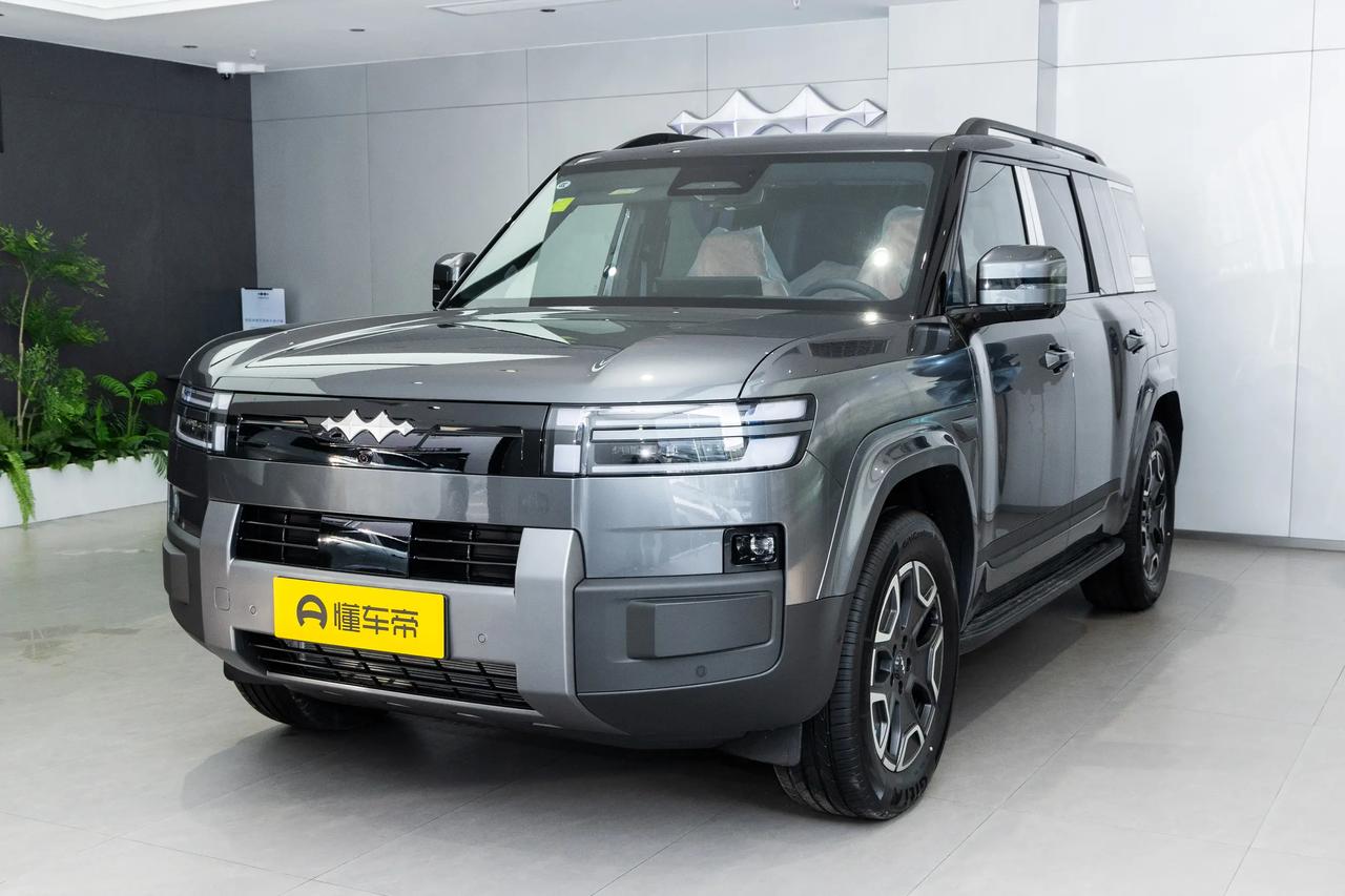 一上市就冲上“销量热榜”，年底买车，这些爆款可以瞧一瞧：

方程豹钛7，10月销