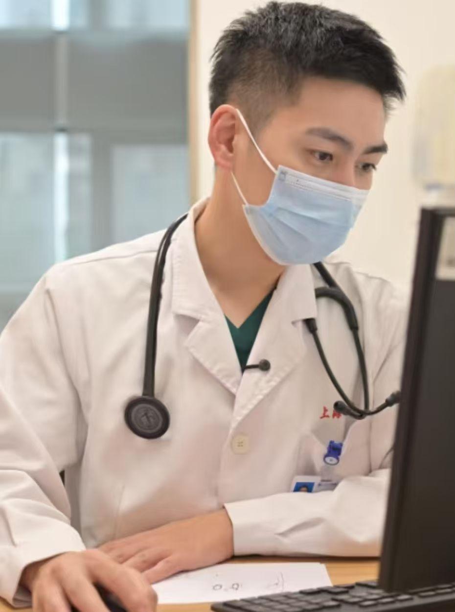 一位三甲医院的医生说：
“得恶性肿瘤的人，
往往是身边
有一个人在折磨你。
这个