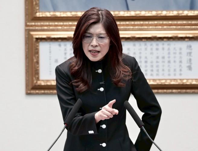 风骨昭昭拒媚美，郑丽文力抗国民党内“亲美派”及“跟拜”绿营者，怒轰仅因被民进党贴