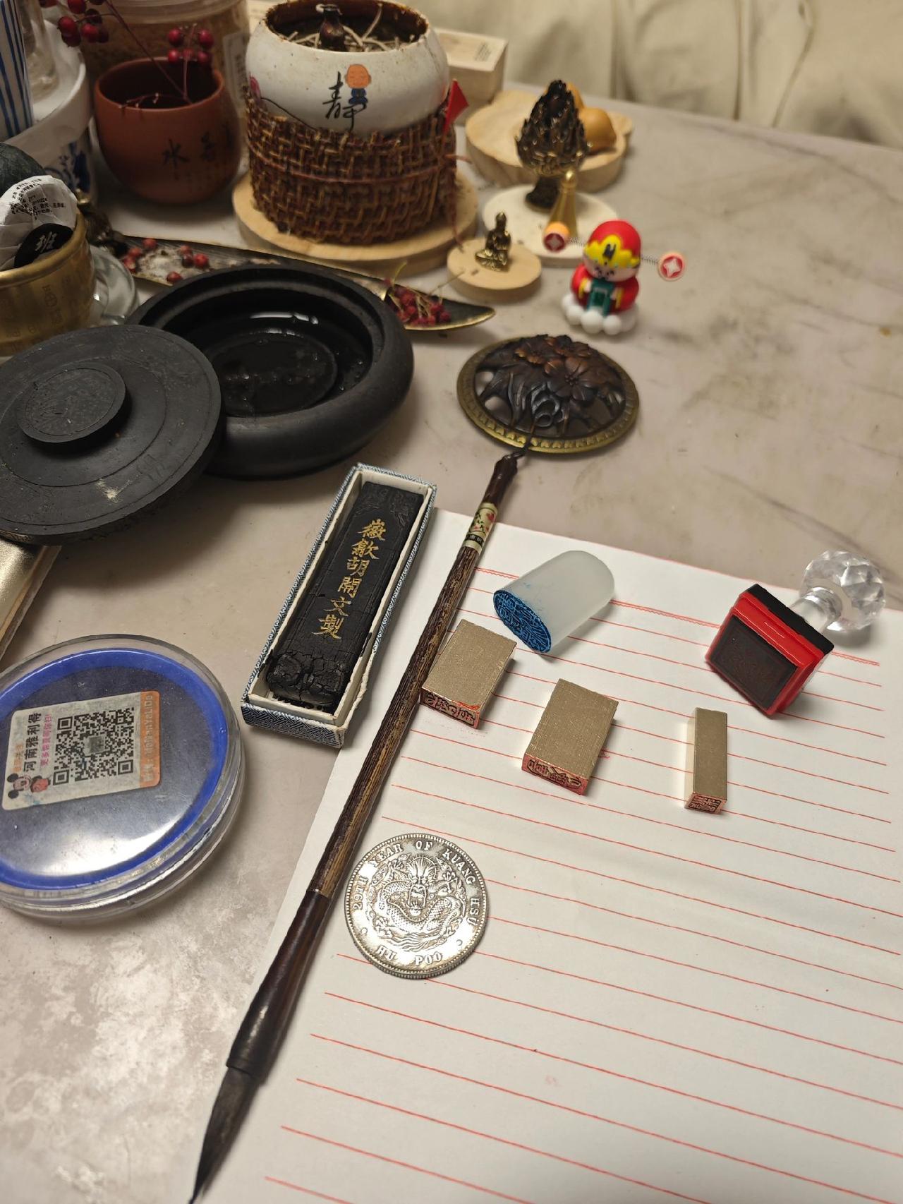 看这小玩意儿买了一大堆，笔墨纸砚，啥都齐全……图个啥，图个开心吧……静心养性 见