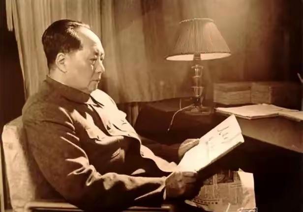 这份底气，只因为我们身后有党有国

地是党分给百姓的，匪是党带头清剿的，旧社会的