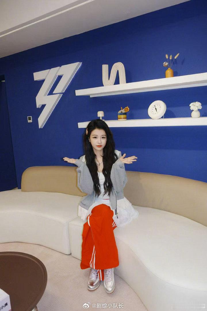 孙怡回浪姐宿舍 孙怡这一趟回长沙，带回来的不只是好状态，还有一组可以直接当壁纸的