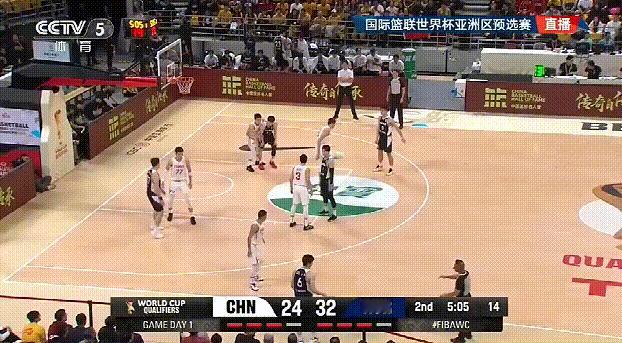 哎呦，我勒个去…无语了，真不是个职业球员干的活，高诗岩居然能面对空蓝打铁，这也太