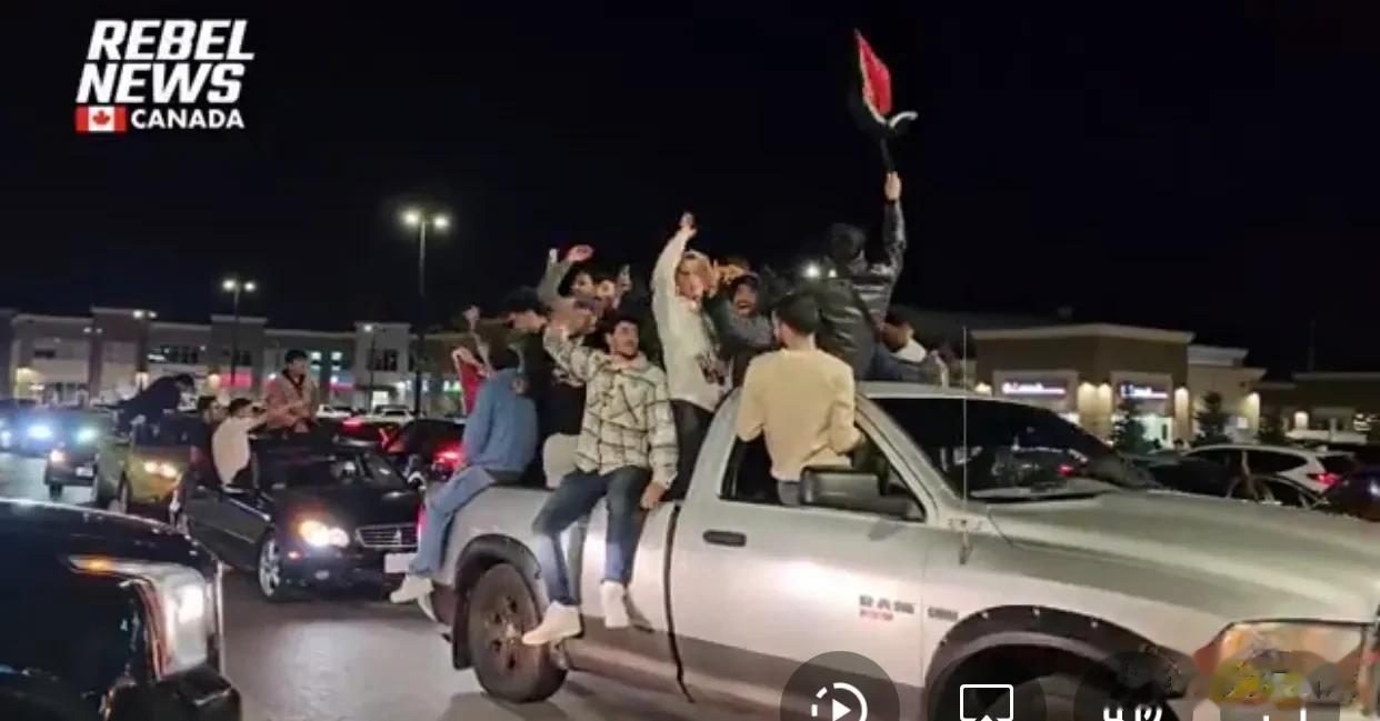 哈马斯支持者昨晚在加拿大街头庆祝。

这种游行庆祝活动今天在西欧和北美的许多城市