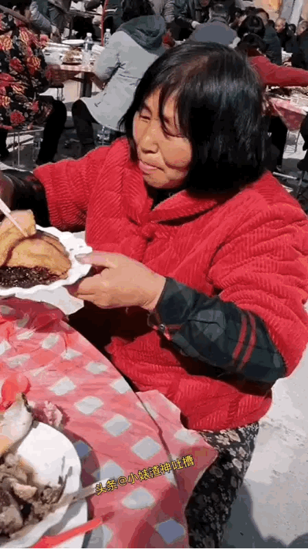 不道德，八辈么吃过[捂脸][捂脸][捂脸]农村大坐大席 农村吃大席