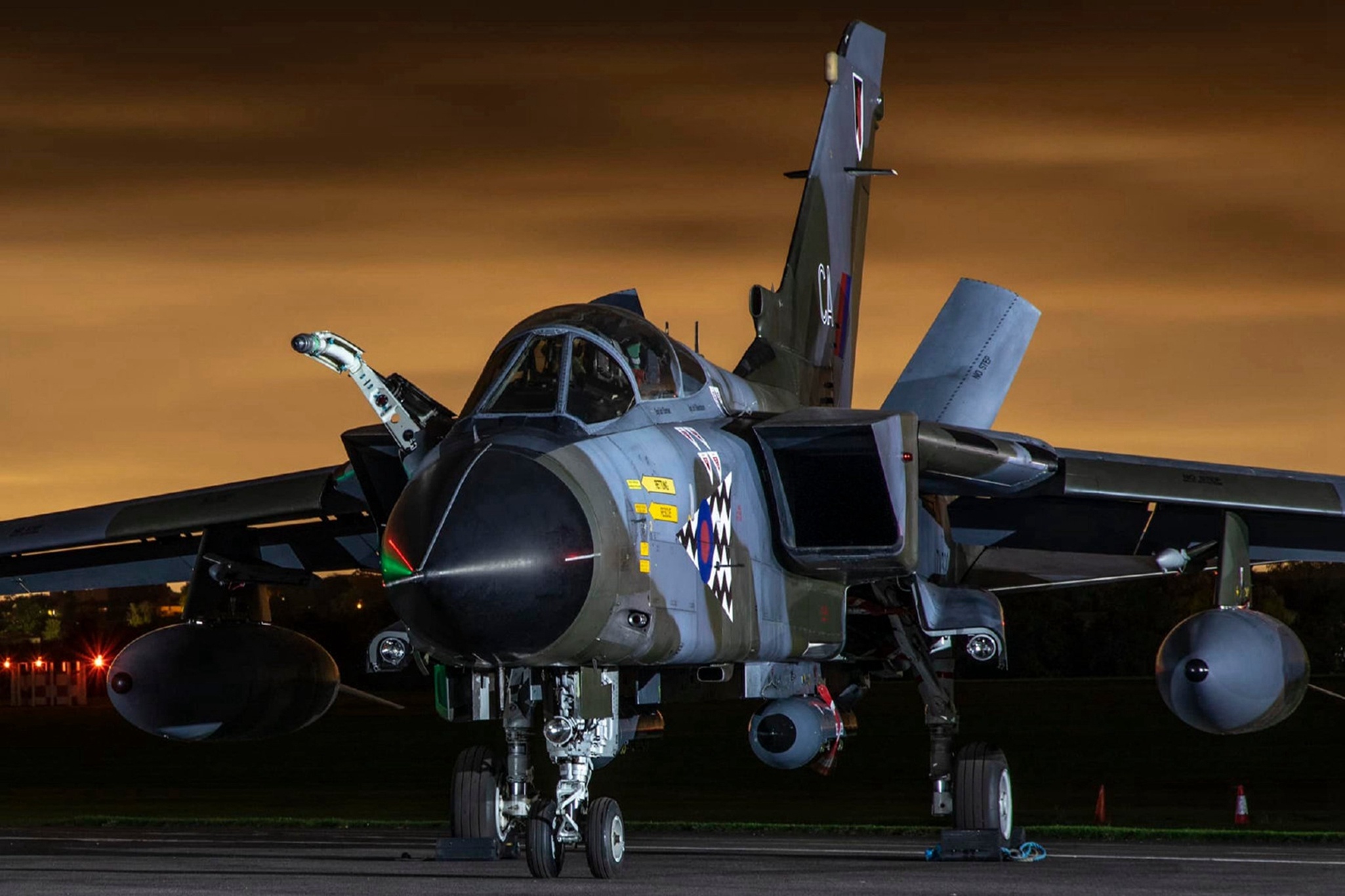 分享图片：英国/德国/意大利帕纳维亚“狂风”IDS战斗轰炸机/“狂风”ECR反辐