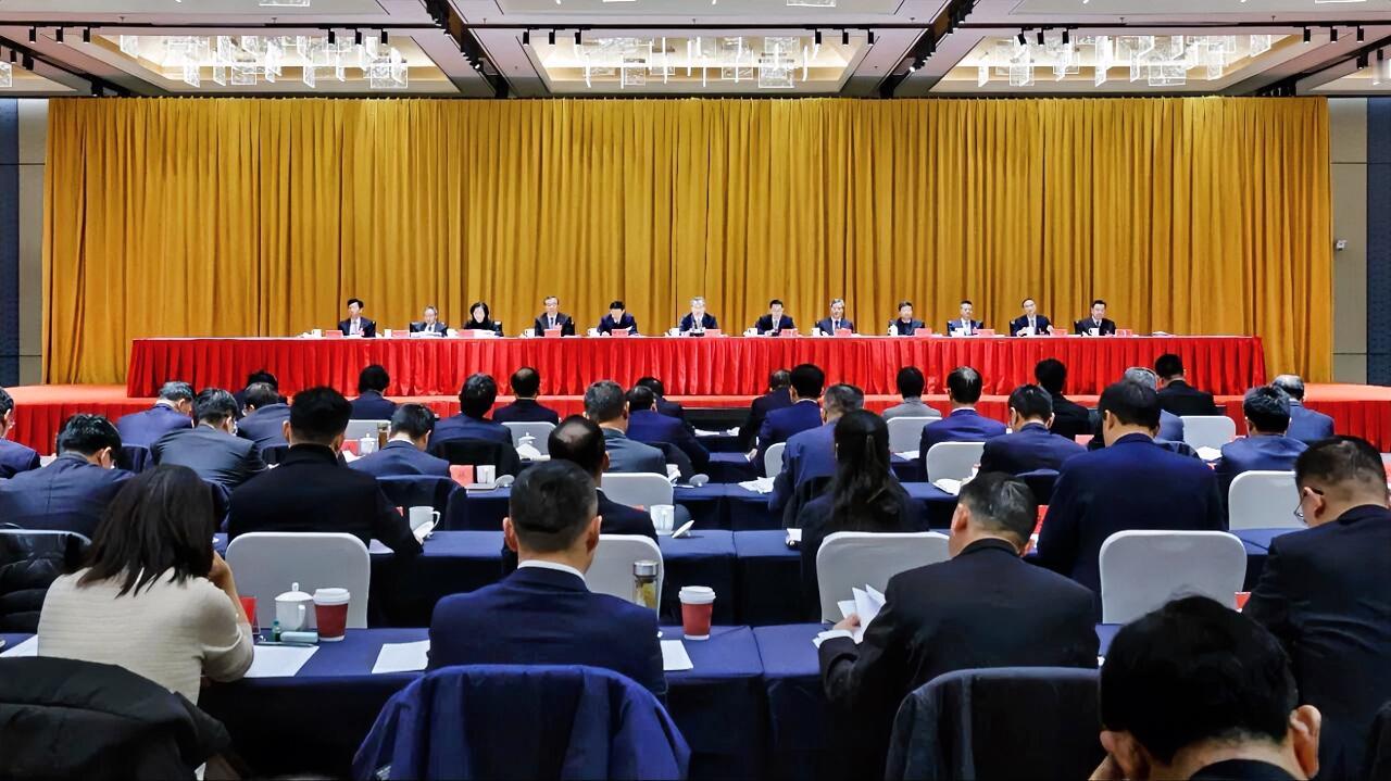 12月28日，市委经济工作会议举行，深入学习贯彻中央经济工作会议精神，落实省委经