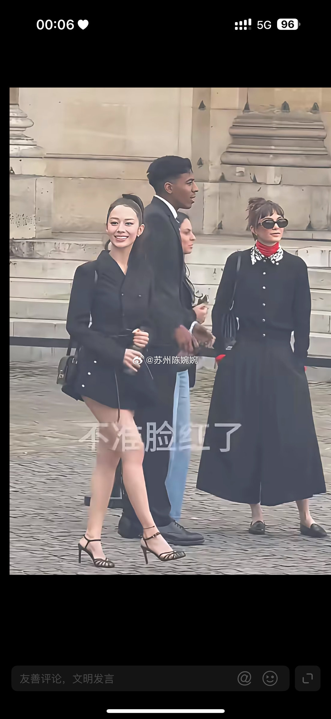 现在内娱最尴尬的女明星就是吉娜了吧？不是她衣服不够大牌，也不是她的脸蛋不够美，而