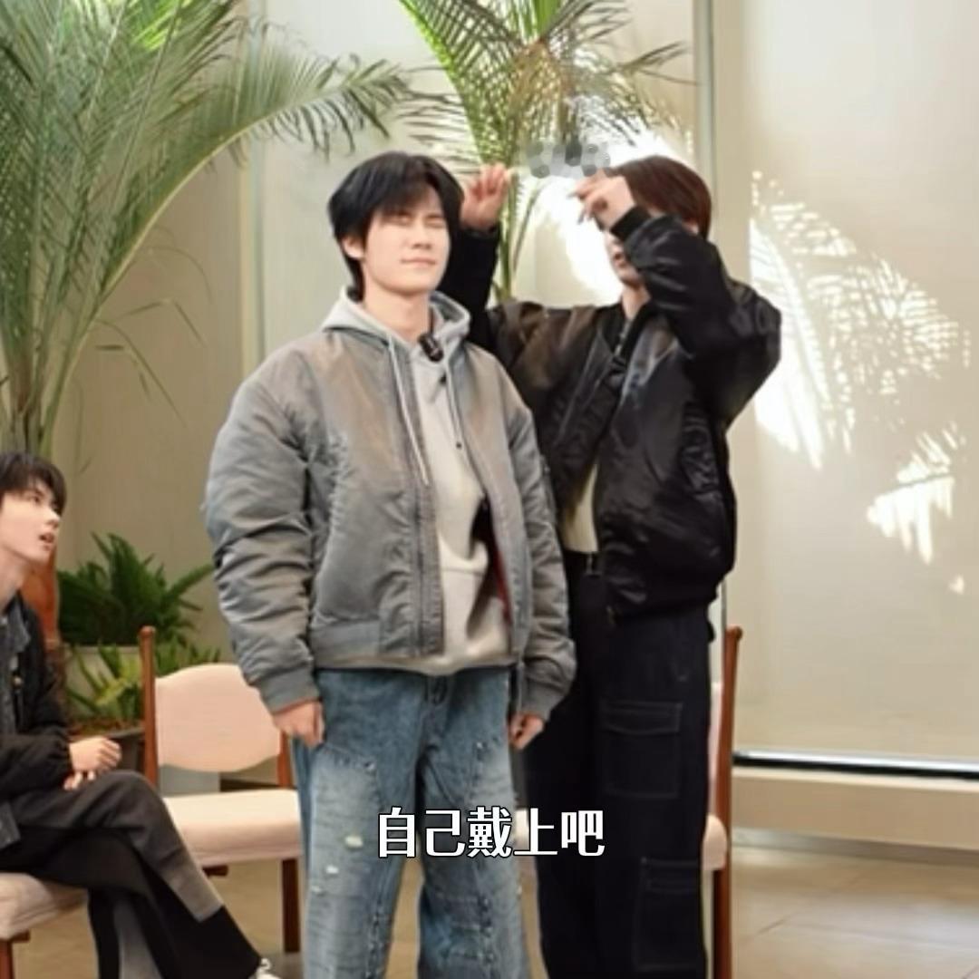 ：你自己戴，我不好弄 