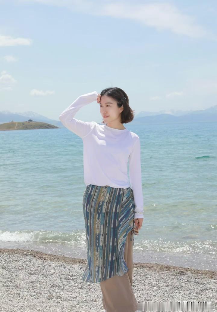 翁帆结束带着妈妈走新疆之旅。
她没有生育不用费心思辛苦育儿，财务自由不用为了生计
