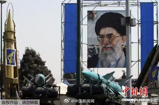 【#伊朗总统表示将为哈梅内伊复仇#】据法新社报道，当地时间3月1日，伊朗总统佩泽