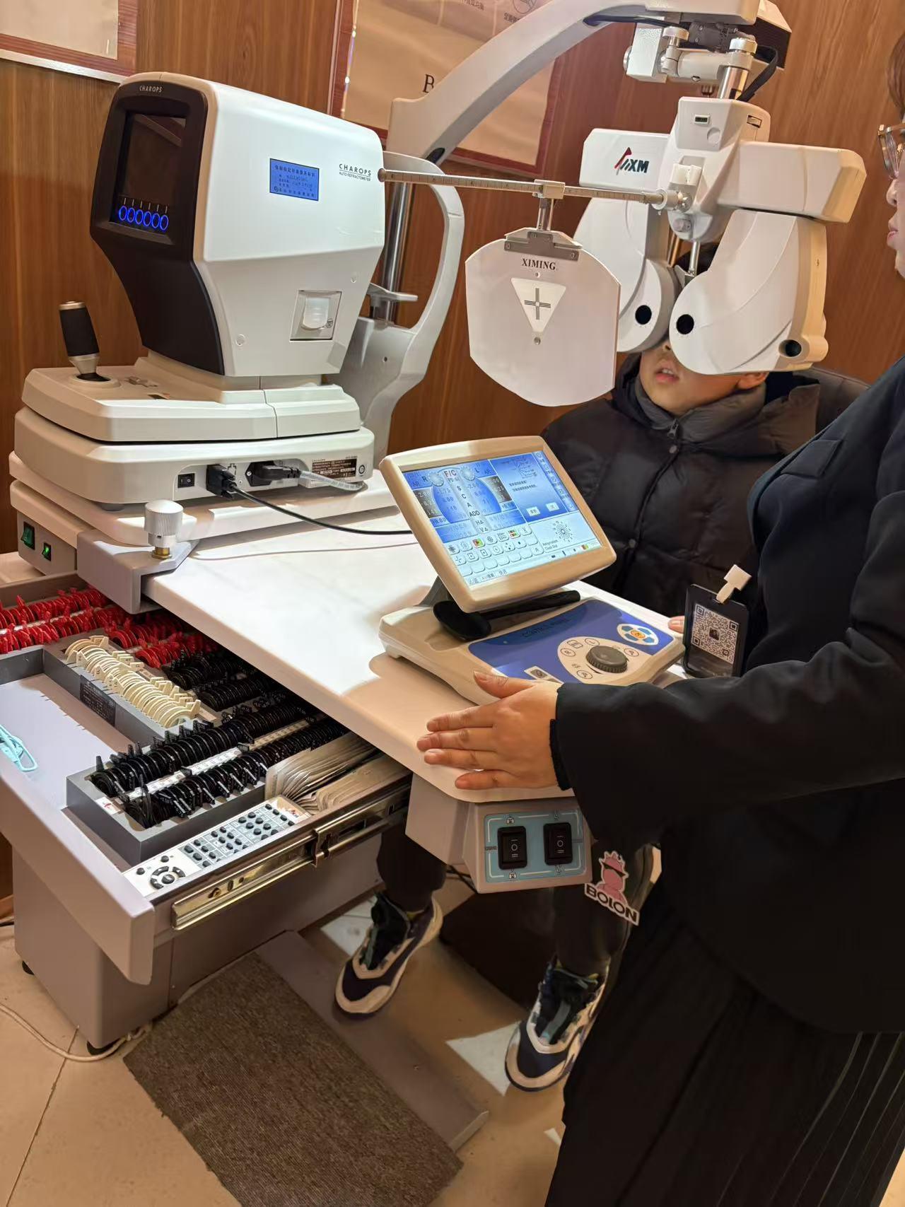 小学四年级就要戴眼镜了，借助此次经历，给那些需要的人一些建议，少走弯路
昨天老师