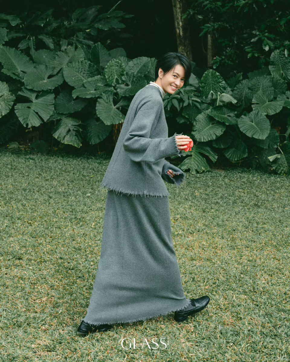 梁咏琪GLASS十二月刊封面大片听梁咏琪的30年摄影：何开拓一 