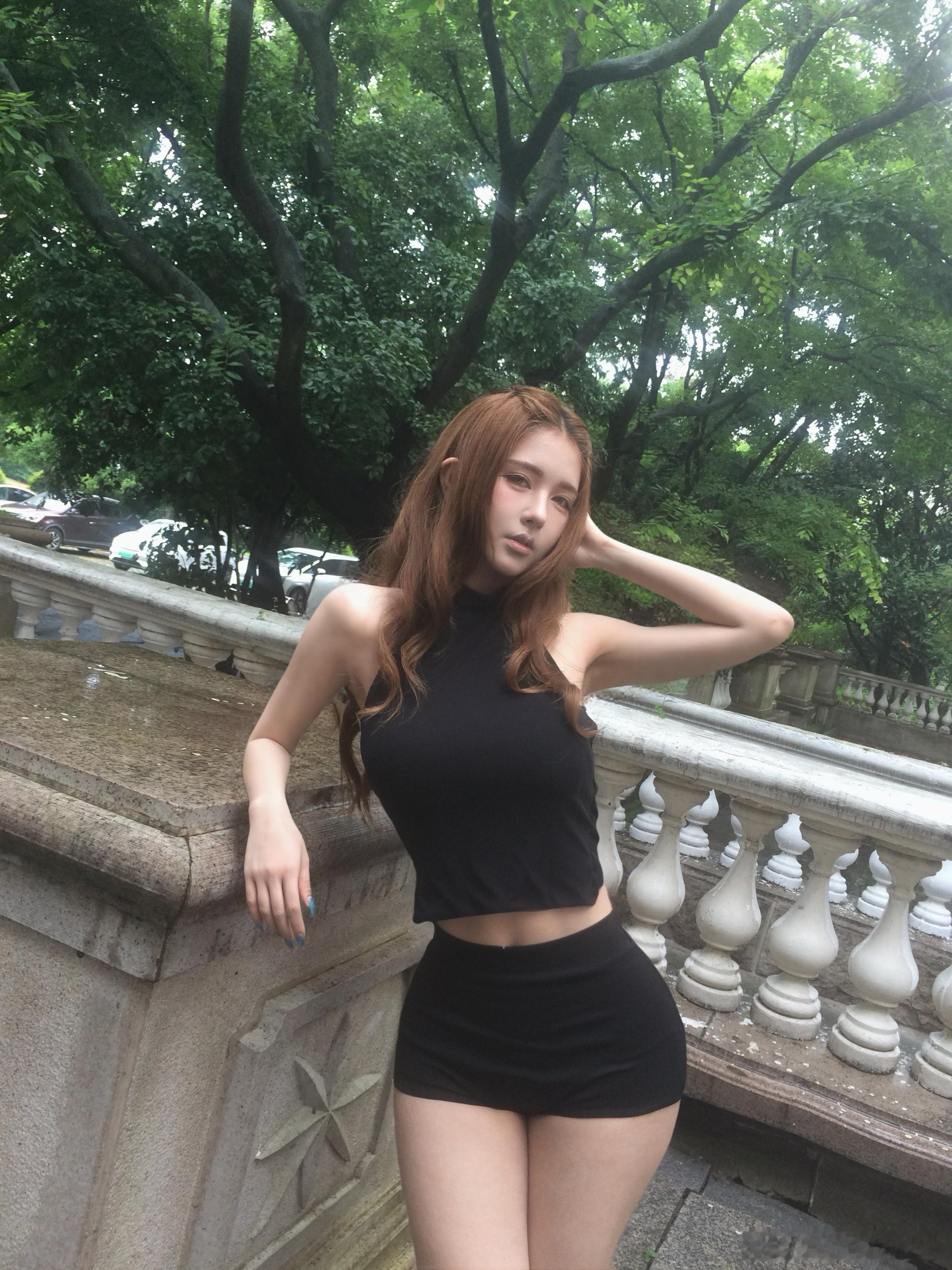 黑色 